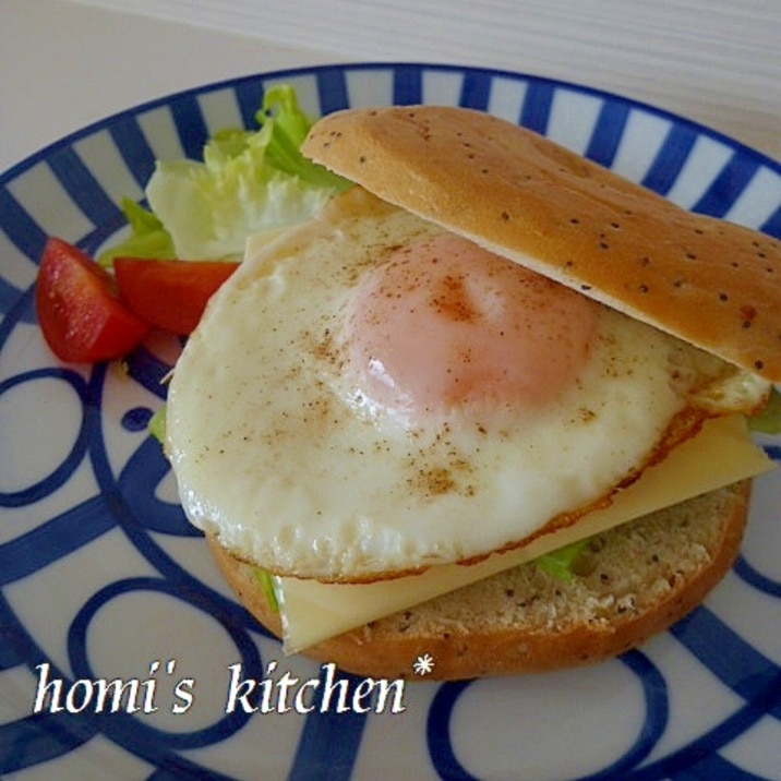 目玉焼きサンドベーグル